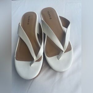 Torrid White and Brown Cork Sandals with Crossover Straps, 9WW NWT